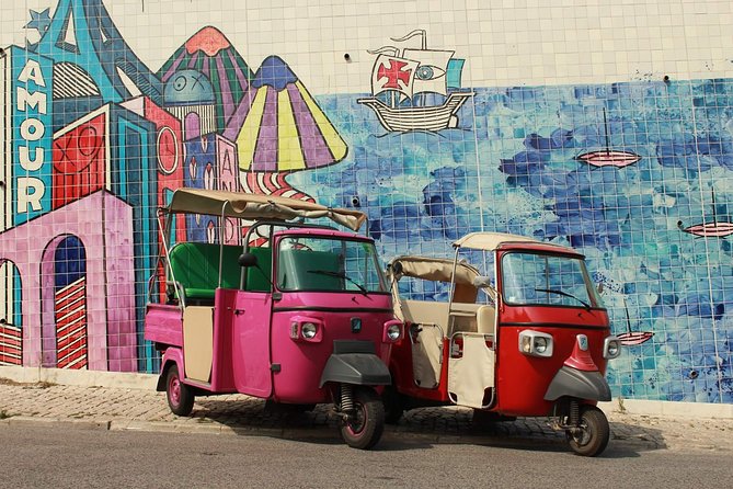 Discover Lisbon by Tuk Tuk Tour - Crossing the reconstructed 18th-century streets