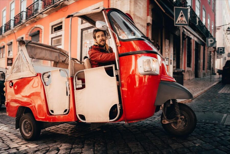 Discover Lisbon: Tuk Tuk Tour - Meeting Point Near Gloria Lift: Starting in Baixa, Finding Your Bearings