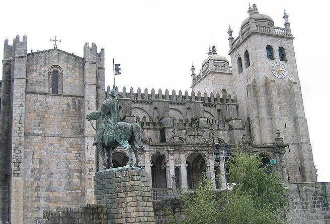 Discover Porto's Highlights on a 2-Hour Private Electric Tuk Tuk - Key things you’ll notice on this Porto tuk tuk tour