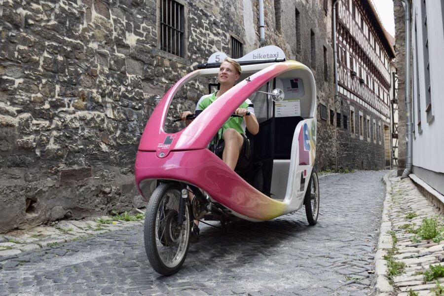 Erfurt: Private Guided Classic Old Town E-Rickshaw Tour - Waagegasse and the Old Synagogue: Medieval Streets, Human Stories