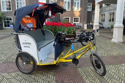 Explore Amsterdam in 75 Minutes – Pedicab Rickshaw City tour - Your route in 75 minutes: De Wallen, Dam Square, Museumplein, Magere Brug