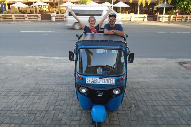 Explore Colombo by Tuk Tuk – All Entry Fees Included - Ceylon Tea stop, President’s House sighting, and Fort-area landmarks