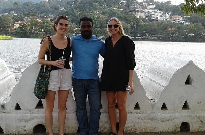 Explore Kandy Full Day Tuk Tuk City Tour - FAQ