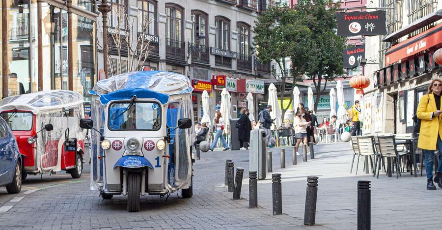 Explore Madrid’s Top Sights on an Electric Tuk-Tuk Tour - Madrid de los Austrias: the old center from street level