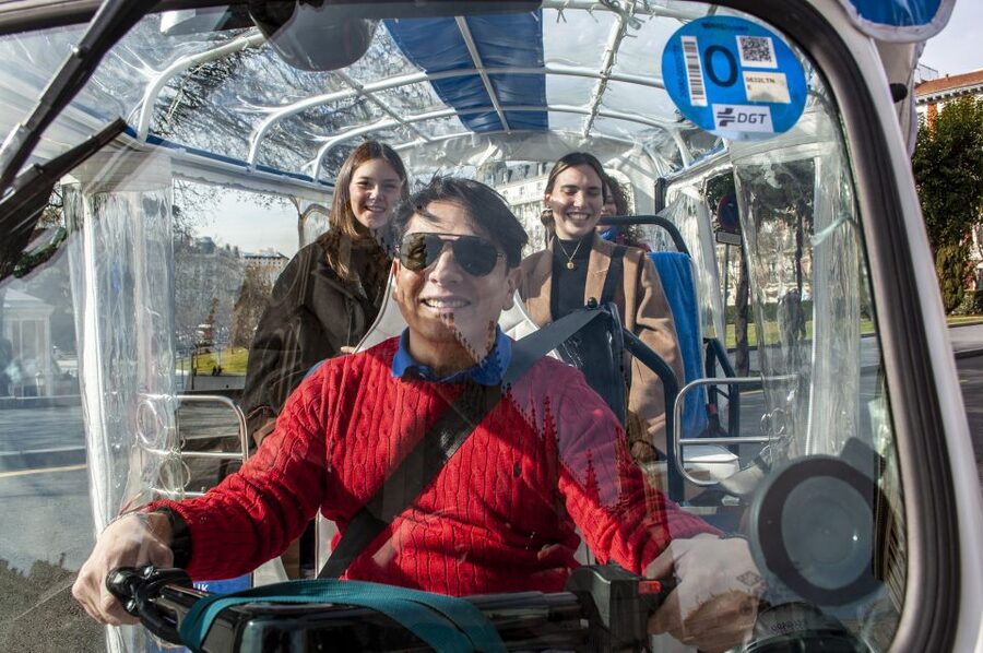Explore Madrid’s Top Sights on an Electric Tuk-Tuk Tour - Starting at VIPS: how this 1-hour loop really feels