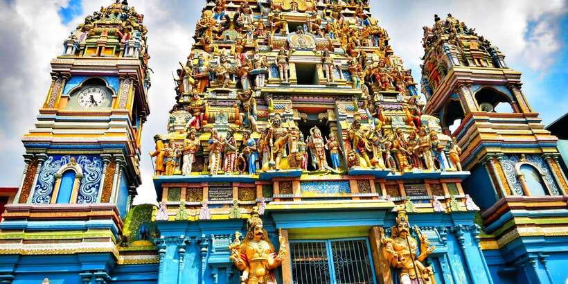 Explore The Colombo City by Private Tuk Tuk or Car - Gangaramaya Temple and Beira Lake: A Calm Anchor in a Busy City