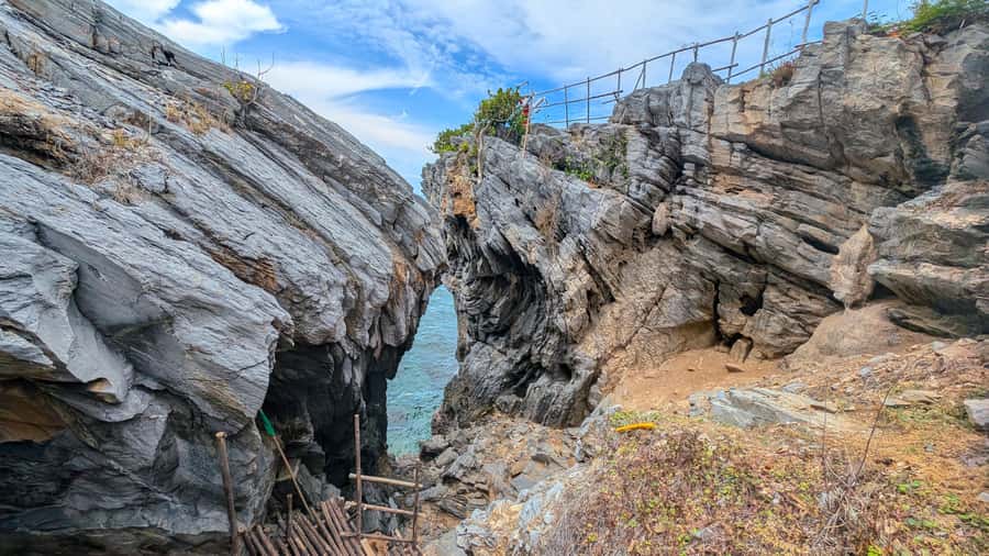 From Bangkok: Day Tour Koh Sichang Island with Tuktuk Tour - Chao Pho Khao Yai Shrine: Thai-Chinese sacred space plus a cable car