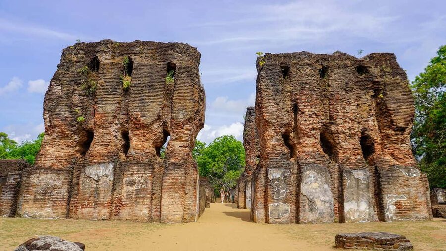 From Dambulla, Sigiriya: Polonnaruwa Tuk Tuk Day Tour - Royal Palace, Sacred Quadrangle, Shiva Devale, Rankoth Vehera: the main ruin circuit