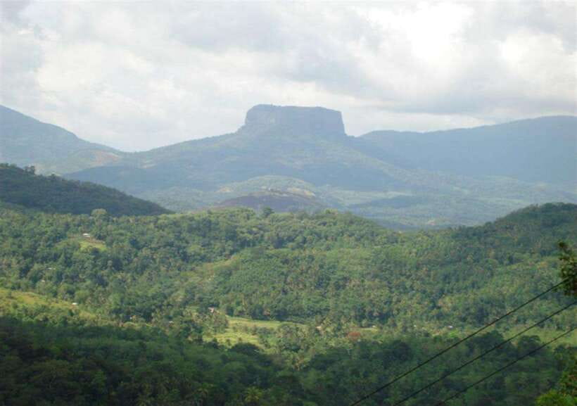 From Kandy: Kandy To Pinnawala Day Tour by Tuk Tuk - Kandy viewpoints and walking: the part where shoes matter