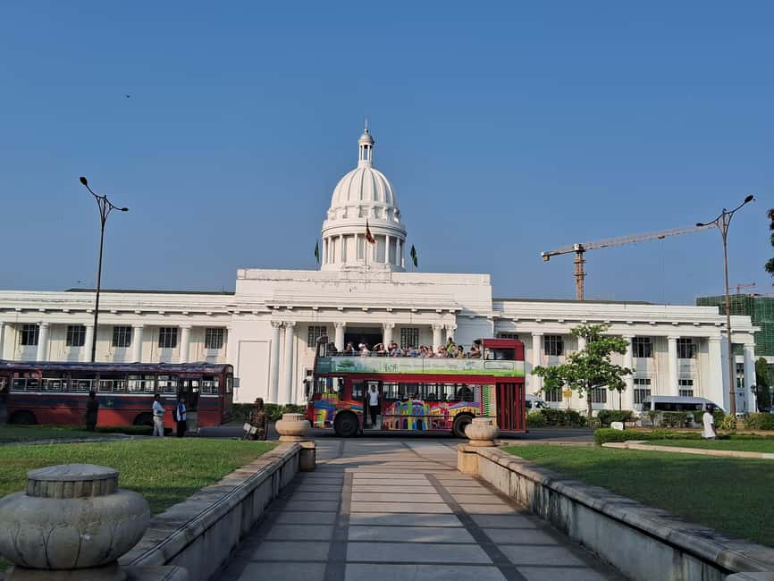 From Negombo: Colombo City Tour by Tuk Tuk with Hotel Pickup - Independence Square and Viharamahadevi Park: history and a reset from city noise