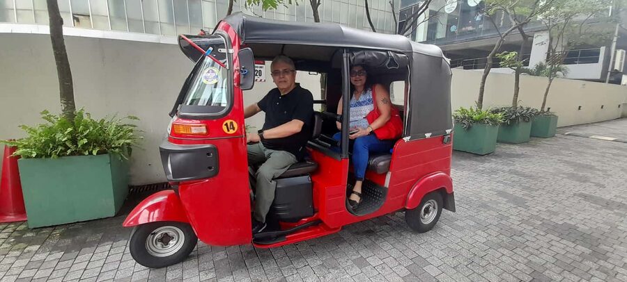From Negombo: Colombo City Tour by Tuk Tuk with Hotel Pickup - Optional stone/jewelry experience and shopping choices