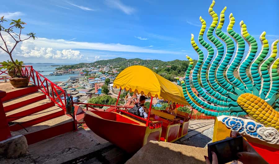 From Pattaya: Day Tour Koh Sichang Island with Tuktuk Tour - Why Koh Sichang feels like a break from Pattaya