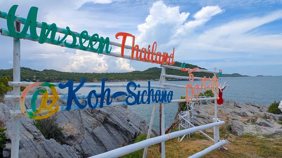 From Pattaya: Day Tour Koh Sichang Island with Tuktuk Tour - Mondop Roi Phraphutthabat: Buddha’s footprint and high-point views