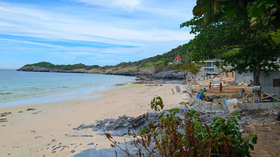 From Pattaya: Day Tour Koh Sichang Island with Tuktuk Tour - Laem Chakraphong and Phra Chudathut Ratchathan Palace