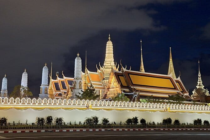 Fun Tuk Tuk Dinner and Massage in Old Town Bangkok - Key things you’ll notice right away