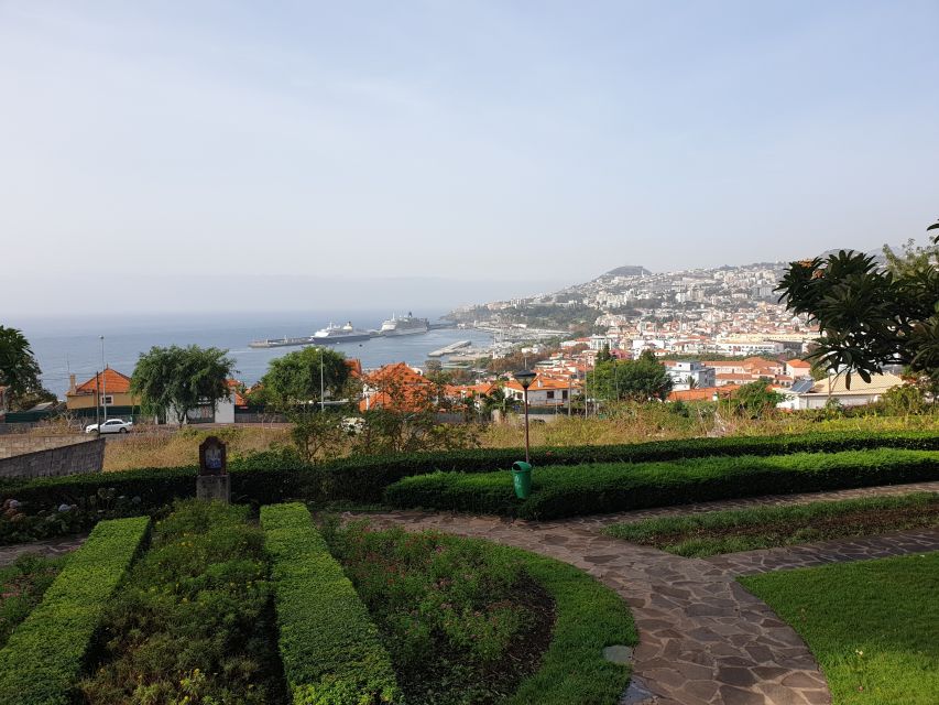 Funchal: Guided City Tuk-Tuk Tour - City Center Landmarks: Gonçalves Zarco, Town Hall, and the Cathedral Area