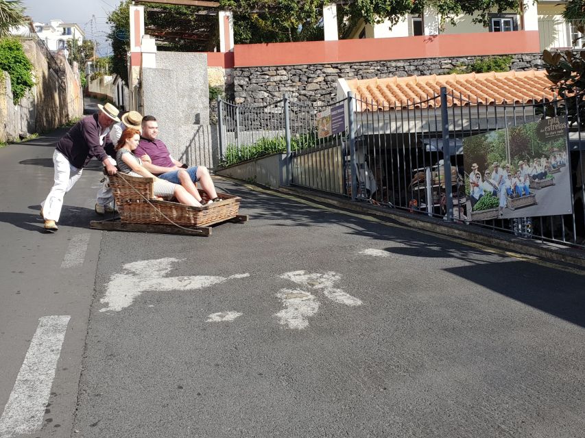 Funchal: Monte Toboggan and Old Town Tour by Tuk-Tuk - Tuk-tuk Pickup in Funchal: The Smooth Start