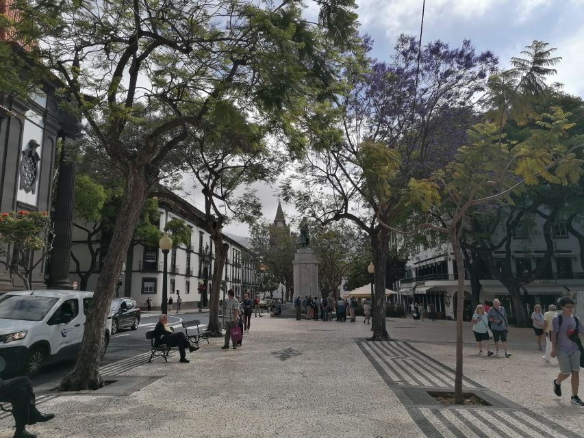 Funchal: Private Guided Tour of Historic Center by Tuk Tuk - Mercado dos Lavradores: a key stop that shows daily Madeira life