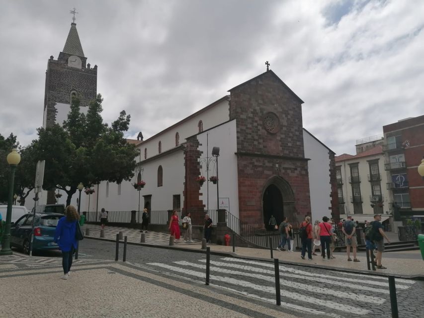 Funchal: Private Guided Tour of Historic Center by Tuk Tuk - Cathedral and City Hall: Funchal’s historic center in one glance