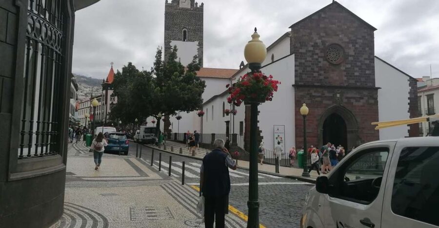 Funchal: Private Guided Tour of Historic Center by Tuk Tuk - Rules and comfort notes that affect your ride