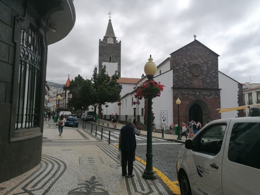 Funchal: Private Guided Tour of Historic Center by Tuk Tuk - Avenida do Mar pickup and a smooth start into Núcleo Histórico de Santa Maria