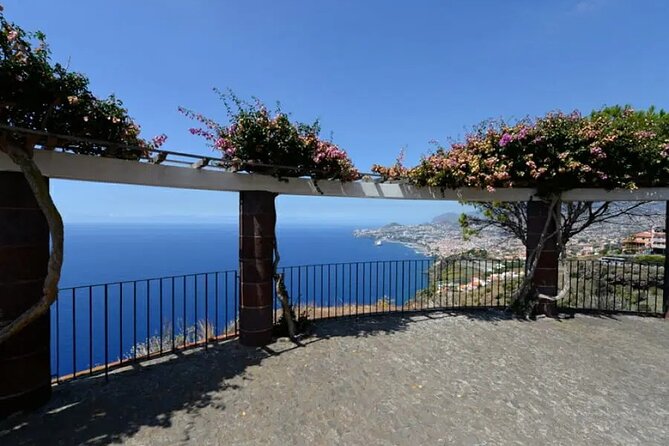 Garajau Statue of the Christ-King Private Tuk-Tuk Tour - Miradouro do Pináculo: The First Big View Over Funchal Bay