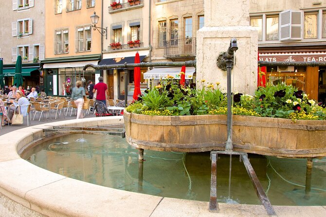 Geneva: Sightseeing of top Places Tour Electric TukTuk 1H15 tour - Old Town Hits: Bourg-du-Four, Reformation Wall, and Quick Story Stops