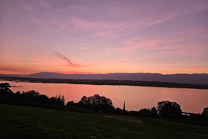 Geneva: Sightseeing of top Places Tour Electric TukTuk 1H15 tour - The 1-Hour Geneva Drive: Countryside-Style Views and Drop-Off Flexibility