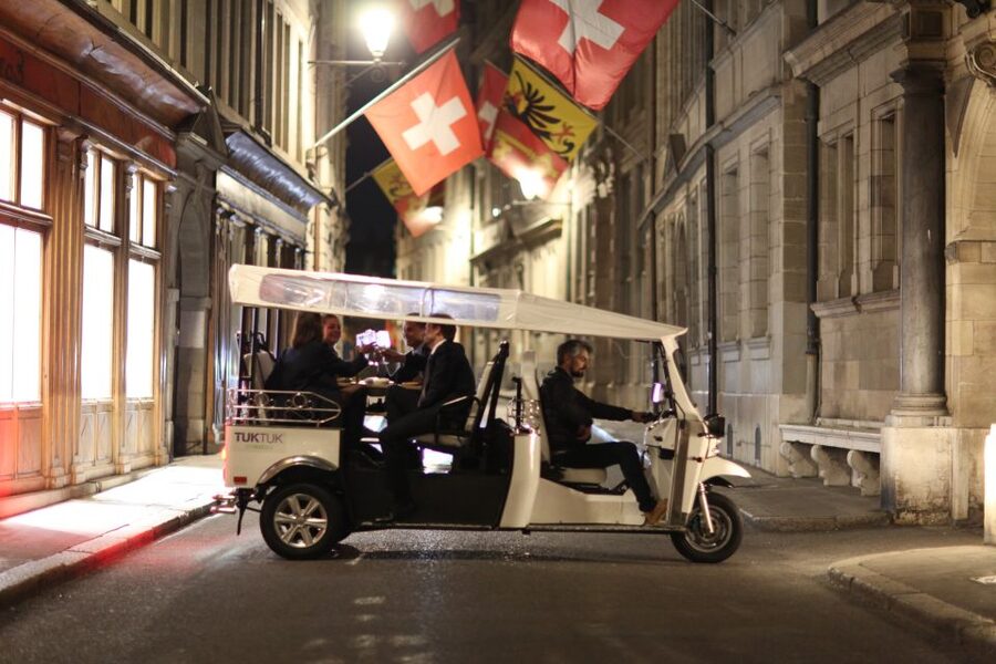 Geneva: tour with fondue and wine in TukTuk - Practical Timing: What 1.5 Hours Feels Like