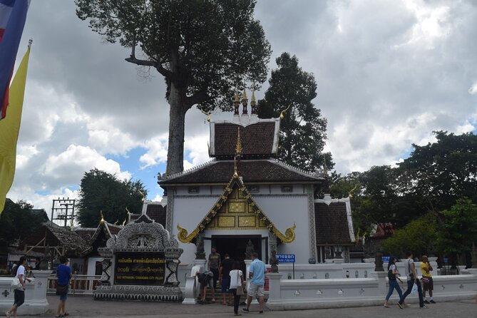 Half Day Chiang Mai City and Cultural by TukTuk, Samlor & Red car (Private Tour) - Wat Chedi Luang Varavihara: Emerald Buddha connection plus the city pillar