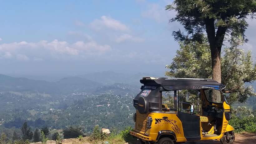 Haputale:Glorious Tuk Tuk Ride to Lipton'sSeat & Tea Factory - Lipton’s Seat: panoramas and the Thomas Lipton statue