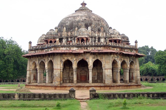 Heritage Delhi Photography Walk (2 Hours Guided Walking Tour with Rickshaw Ride) - Stop 1: Safdarjung Tomb photos in 30 minutes