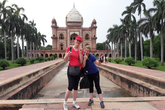 Heritage Delhi Photography Walk (2 Hours Guided Walking Tour with Rickshaw Ride) - Why guides matter: Saumya and Shika’s timing instincts