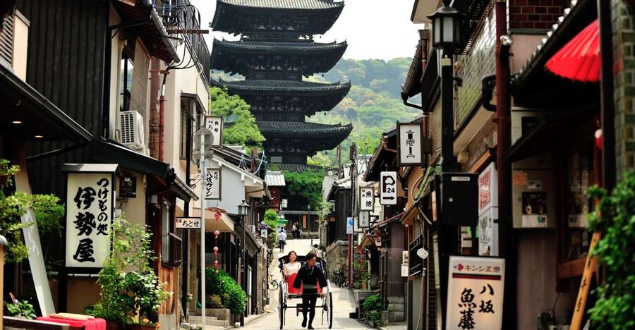 Higashiyama | Kyoto: Sakura Season Private Rickshaw Tour - Meeting at Ichinenzaka and Nene Street: getting started without stress