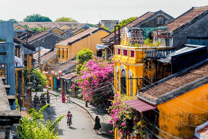 Hoi An Rickshaw Riding/Carpentry or Ceramic Class by Foodie Tour - Hoi An Ancient Town stops: Japanese Bridge, assembly halls, and old houses