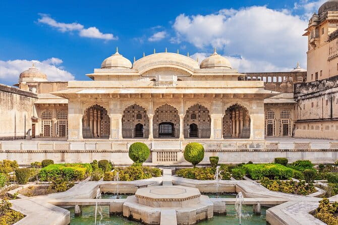 Jaipur Full Day Heritage of Pink City Tour By Tuk Tuk With Chai - Jagat Shiromani Ji Temple: carvings, Krishna devotion, and a breather