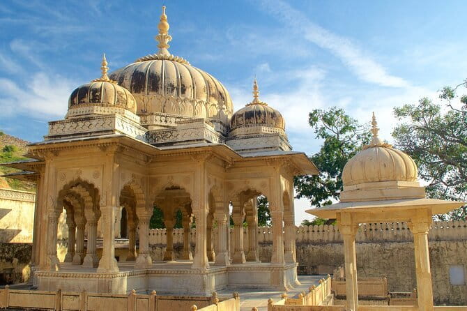 Jaipur Full Day Heritage of Pink City Tour By Tuk Tuk With Chai - The day starts around 8:30 am: from hotel pickup to Hawa Mahal