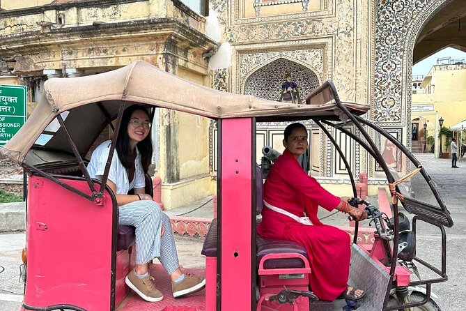 Jaipur Half-Day Heritage Tour by Women-Driven E-Rickshaw - Stop 2: Hawa Mahal’s Wind-Palace Facade