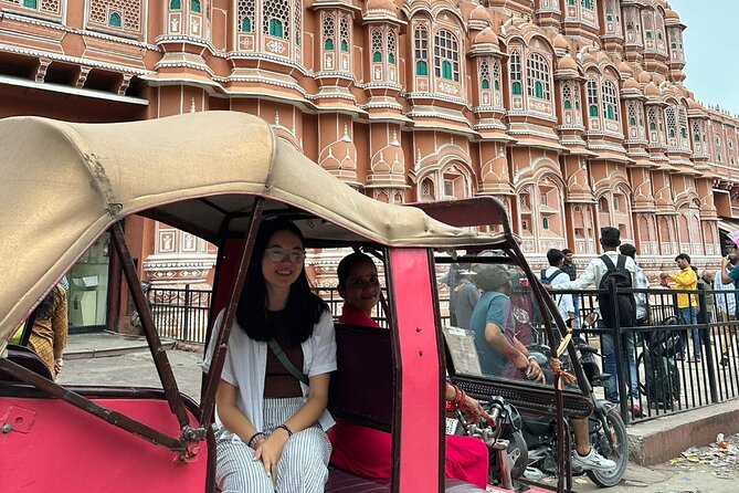 Jaipur Half-Day Heritage Tour by Women-Driven E-Rickshaw - Stop 4: City Palace Courtyards, Pavilions, Gardens, Temples