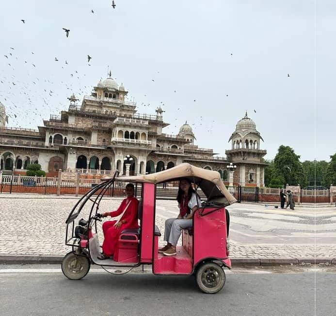 Jaipur Private City Tour with a Women-Driven E-Rickshaw Ride - Amber Fort time: hilltop views and big fortress energy