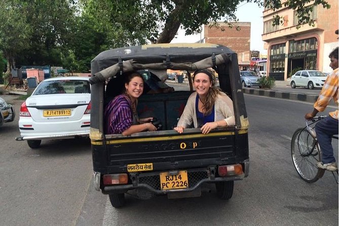 Jaipur: Private Day Trip by Tuk-Tuk & Guide with Pick-Up & Drop - Patrika Gate: a colorful break near Jawahar Circle