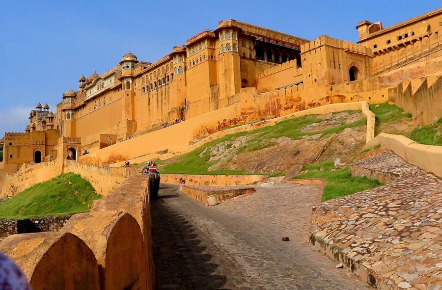 Jaipur: Private Full-Day City Tour by Tuk-Tuk or Car - City Palace museum time: royal rooms with a living footprint