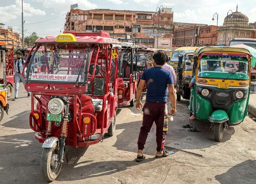 Jaipur: Private Full-Day City Tour By Tuk-Tuk with Pick-Up - Hawa Mahal first: getting the best “Palace of Winds” look