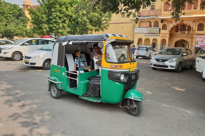 Jaipur Sightseeing by Tuk-Tuk - Jal Mahal: a quick pause over Man Sagar Lake