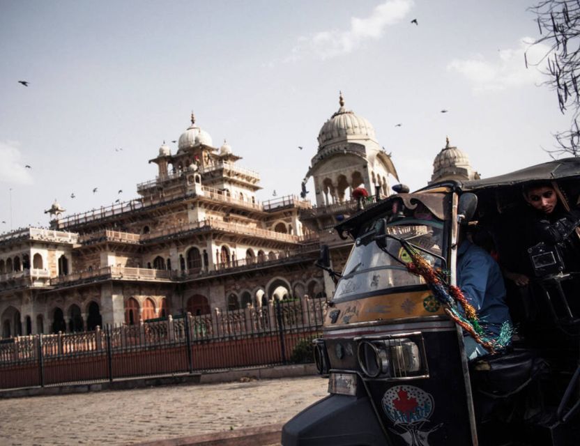 Jaipur Sightseeing by Tuk-Tuk: Temples, Palaces & Markets - Hawa Mahal: 953 Windows and a Palace of Winds Story