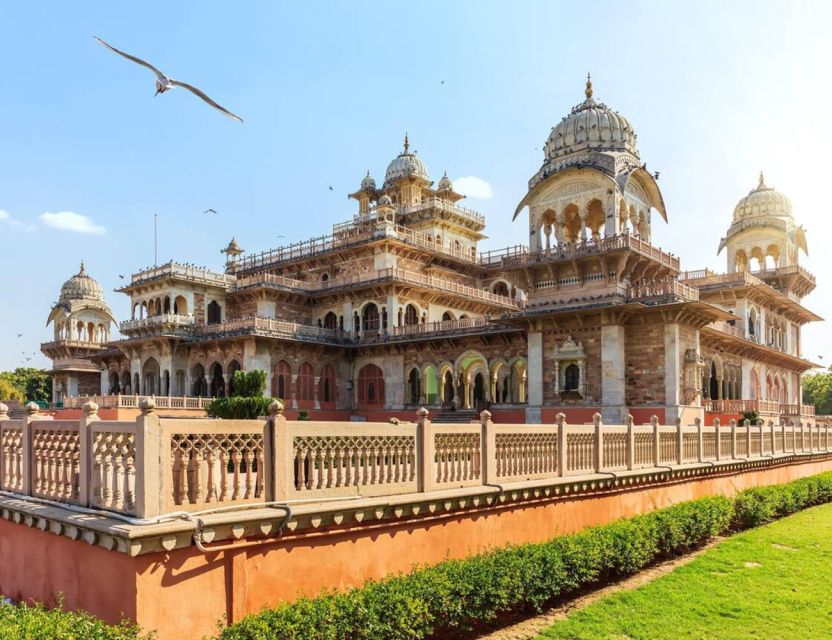 Jaipur Sightseeing by Tuk-Tuk: Temples, Palaces & Markets - City Palace: Rajput, Mughal, and European Styles in One Complex