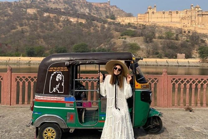 Jaipur Sightseeing Tuk-Tuk Tour - Morning Warm-Up: Mandir Shree Sitaram Ji and Tripolia Gate