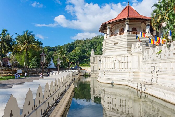 Kandy City Sightseeing and Ambuluwawa Tower by Tuk Tuk Tour - Bahirawakanda and the Big Buddha: quick, calm, and scenic
