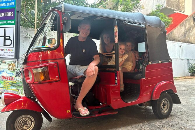 Kandy City Sightseeing Tour by Tuk Tuk - Key things you’ll notice on this Kandy tuk-tuk day