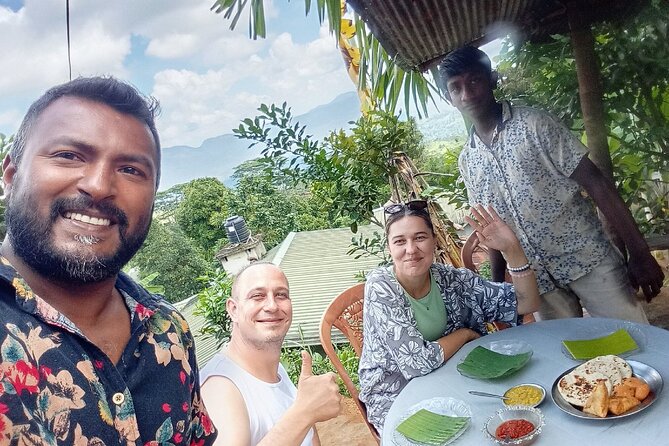 Kandy City Tour by Tuk Tuk with sana - Asgiriya Maha Viharaya: a calmer religious stop